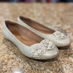Clarks Metalic Round Toe Flats